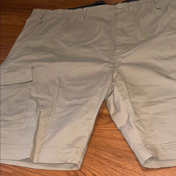 Tan Cargo Shorts with Relaxed Fit and Flat Front - Picture 5 of 13